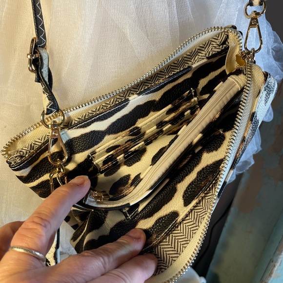 Snow Leopard 11” Tablet Sleeve/Clutch Handbag - Picture 12 of 15